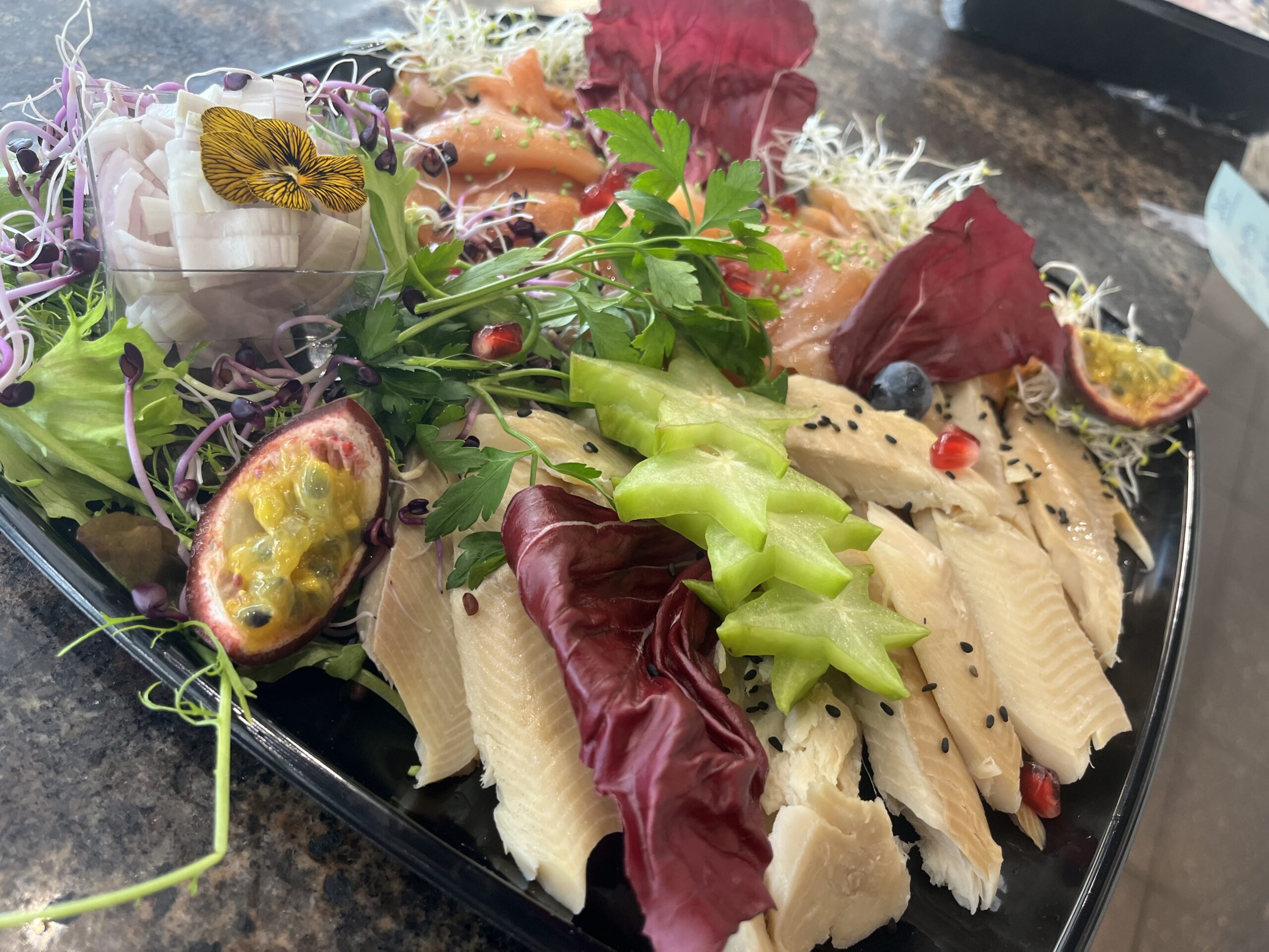 Gevarieerde visschotel met scampi en gamba